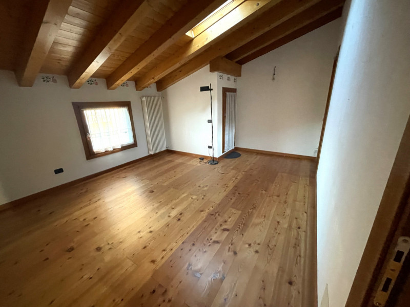 Nel cuore di Mellaredo, frazione del Comune di Pianiga, si propone in vendita un luminosissimo ap...