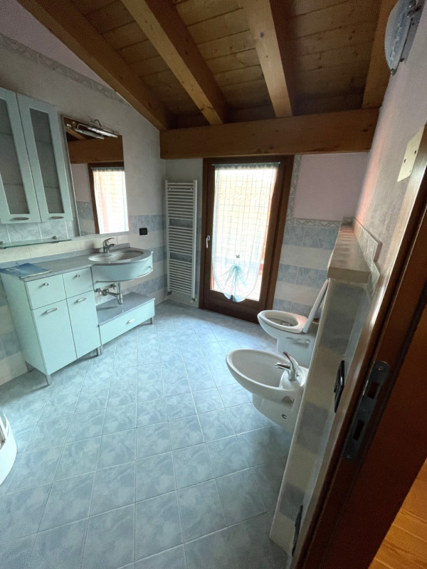 Nel cuore di Mellaredo, frazione del Comune di Pianiga, si propone in vendita un luminosissimo ap...