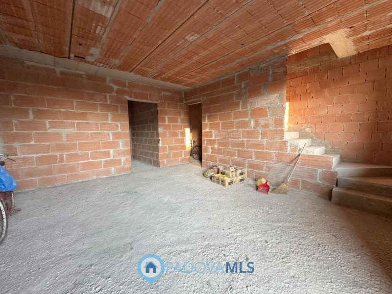 Immobile in esclusiva al Gruppo Padova MLS

A Due Carrare, in posizione comoda ai principali serv...