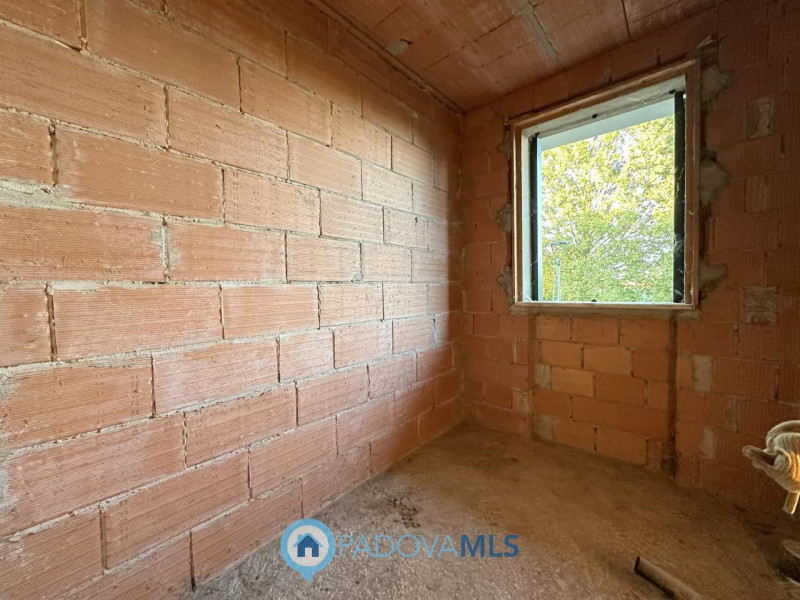 Immobile in esclusiva al Gruppo Padova MLS

A Due Carrare, in posizione comoda ai principali serv...