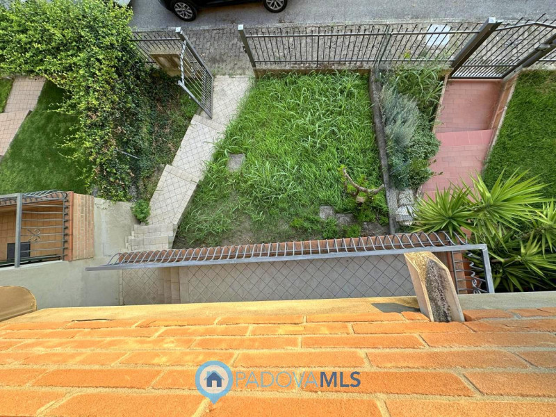 Immobile in esclusiva al Gruppo Padova MLS

A Due Carrare, in posizione comoda ai principali serv...