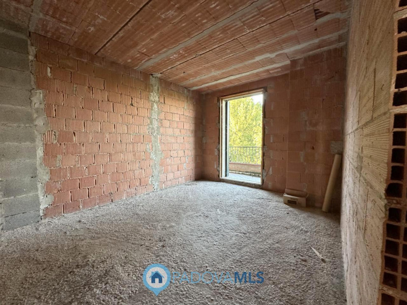 Immobile in esclusiva al Gruppo Padova MLS

A Due Carrare, in posizione comoda ai principali serv...