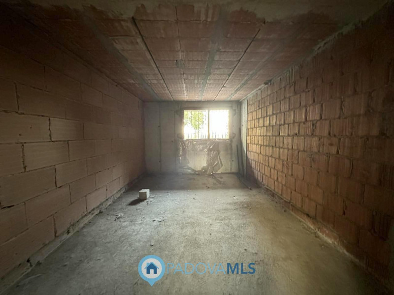 Immobile in esclusiva al Gruppo Padova MLS

A Due Carrare, in posizione comoda ai principali serv...