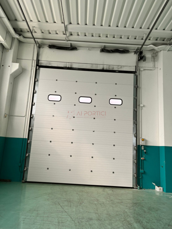 CODEVIGO - In Zona artigianale, proponiamo CAPANNONE perfetto per attività industriali, logistich...