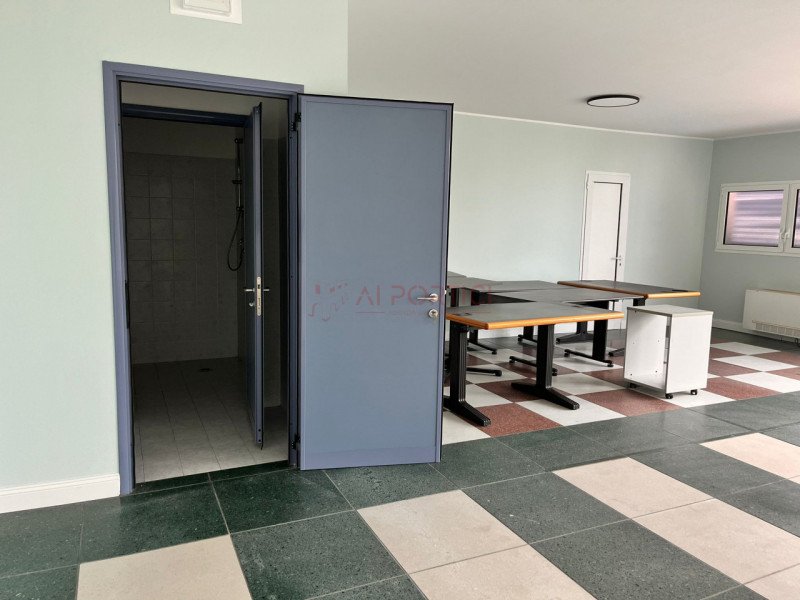 CODEVIGO - In Zona artigianale, proponiamo CAPANNONE perfetto per attività industriali, logistich...