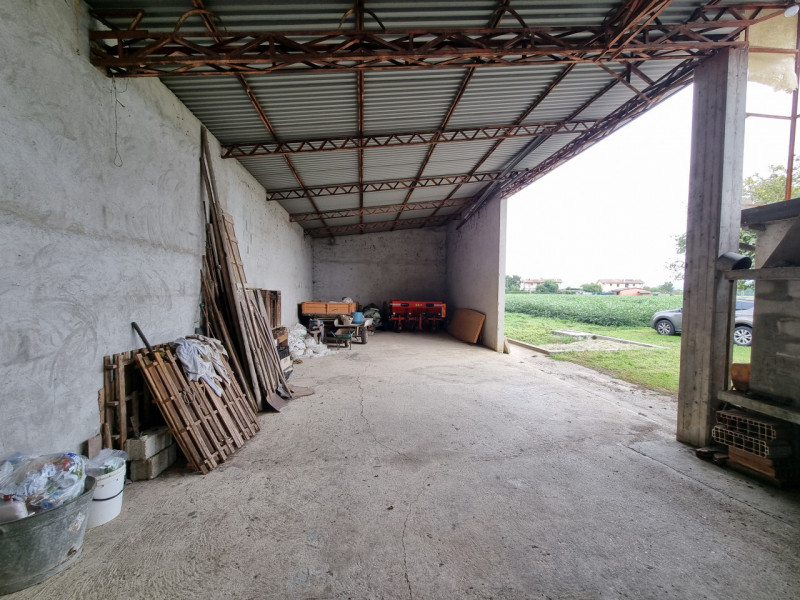 Montegaldella (VI), appena fuori dal centro abitato Proponiamo in Vendita Nuda Proprietà di quest...