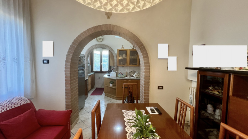 Interessante soluzione in contesto residenziale di sole 4 unità abitative, senza spese condominia...