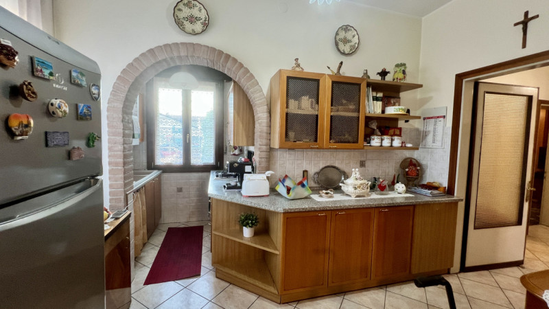 Interessante soluzione in contesto residenziale di sole 4 unità abitative, senza spese condominia...