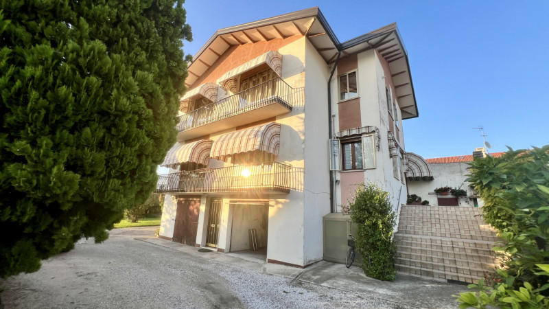 Interessante soluzione in contesto residenziale di sole 4 unità abitative, senza spese condominia...