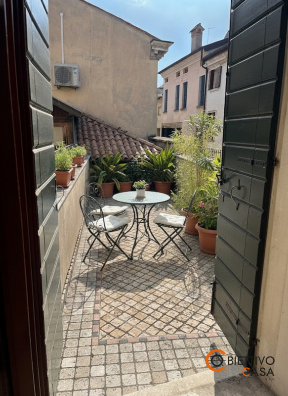 PADOVA CENTRO STORICO, Riferimento MC002: tra Piazza dei Signori e Piazza Duomo in zona ZTL, impo...