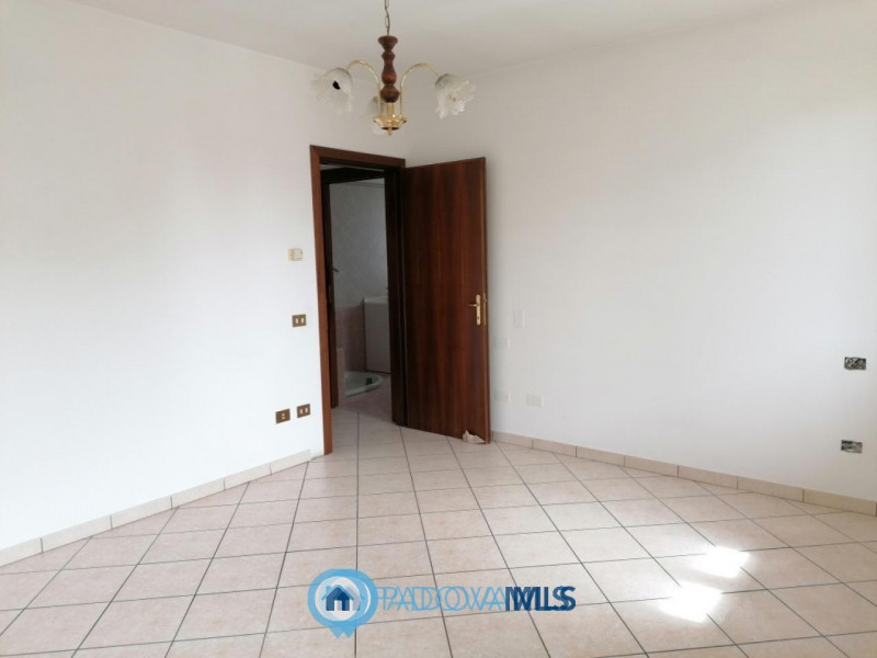 Immobile in esclusiva al Gruppo Padova MLS

CODEVIGO - Loc. ROSARA. 

Inserita su lotto di ca. 1....