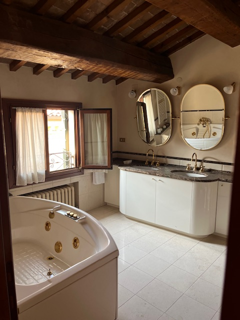 PADOVA CENTRO STORICO, Riferimento MC003: tra Piazza dei Signori e Piazza Duomo in zona ZTL, impo...