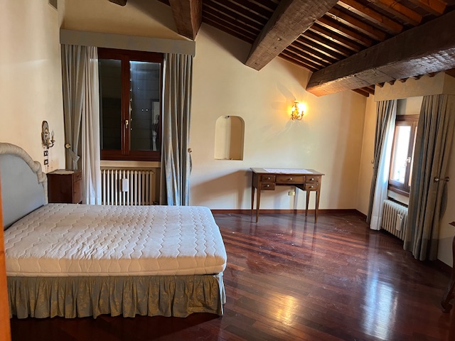 PADOVA CENTRO STORICO, Riferimento MC003: tra Piazza dei Signori e Piazza Duomo in zona ZTL, impo...