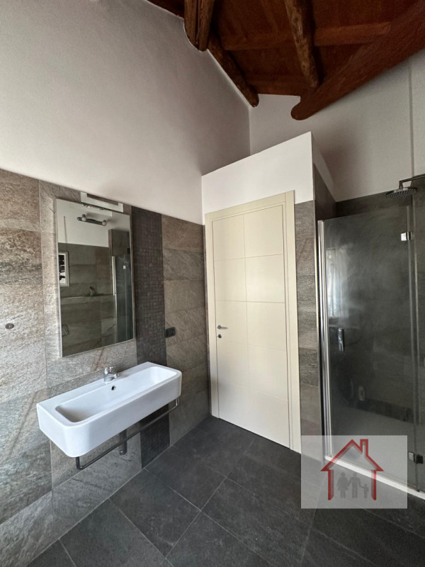 Rif: DV112
X Info - Denis: 3402540785

Piovene Rocchette (VI)

Opportunità unica di investimento ...