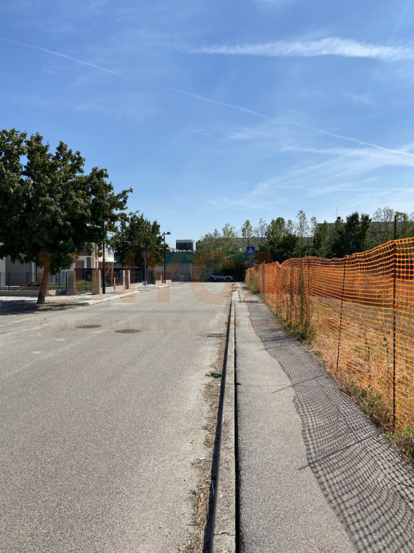 VO' EUGANEO: situato in un recente e tranquillo quartiere residenziale, proponiamo in vendita un ...