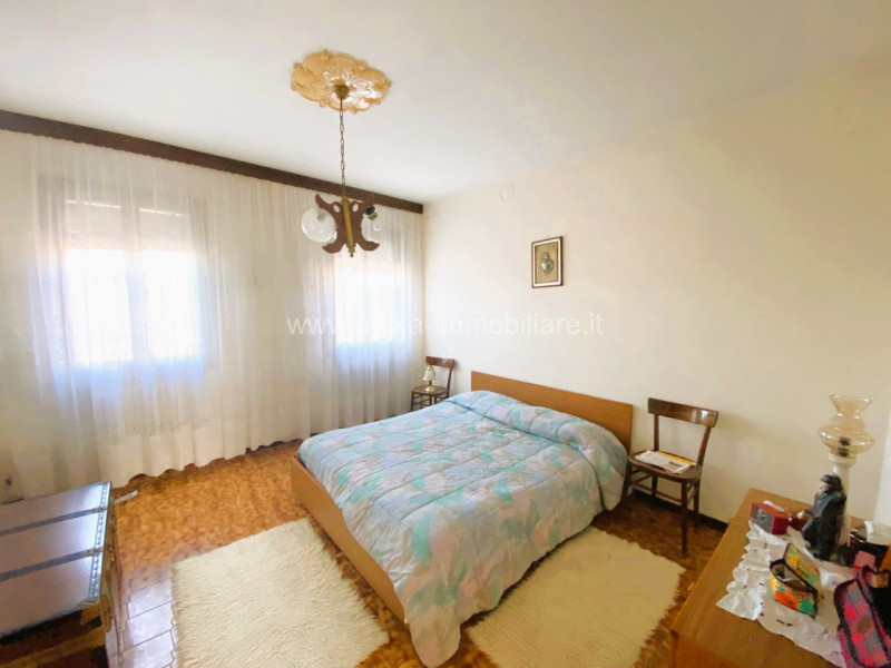 In un incantevole contesto collinare, nel comune di Vò, offriamo in vendita una magnifica casa di...