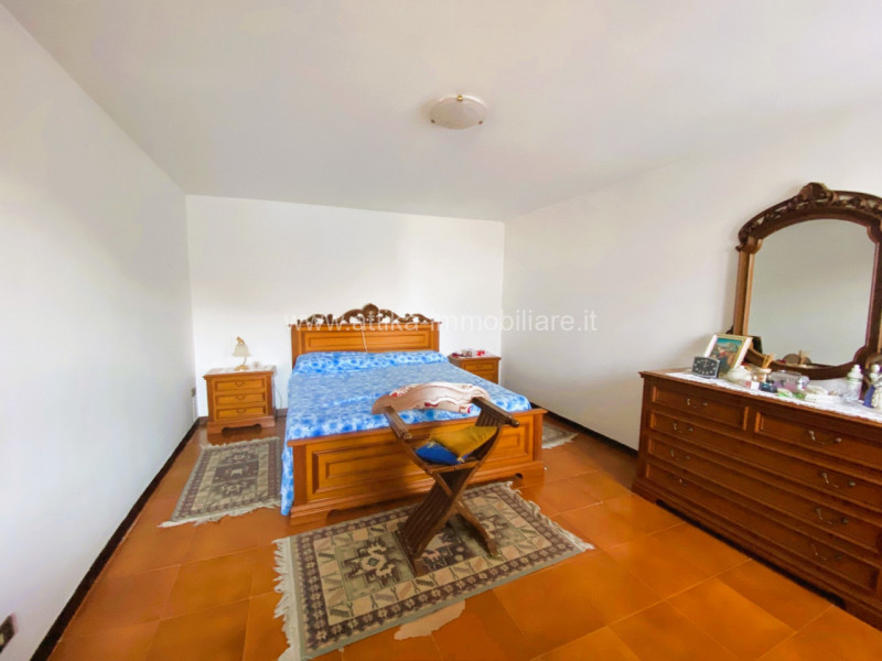 In un incantevole contesto collinare, nel comune di Vò, offriamo in vendita una magnifica casa di...