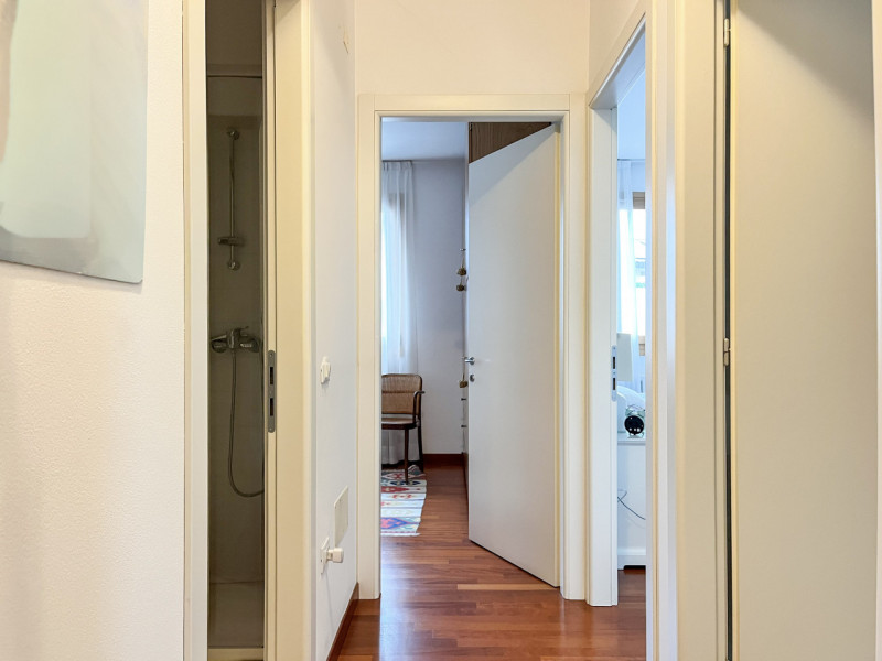 (Per INFO Roberto 3453195338) Situato nel cuore di Montebelluna, precisamente in Piazza Oberkoche...