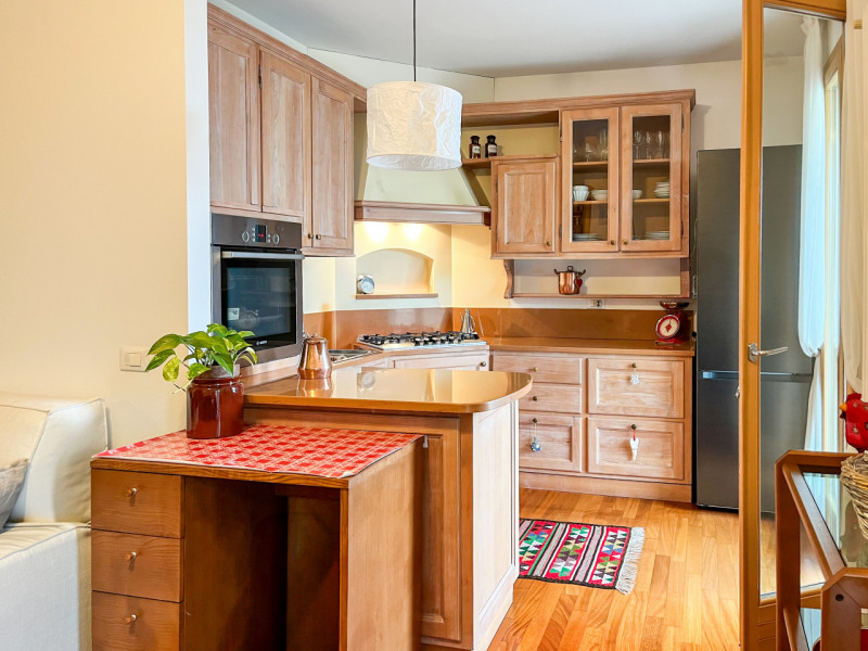 (Per INFO Roberto 3453195338) Situato nel cuore di Montebelluna, precisamente in Piazza Oberkoche...