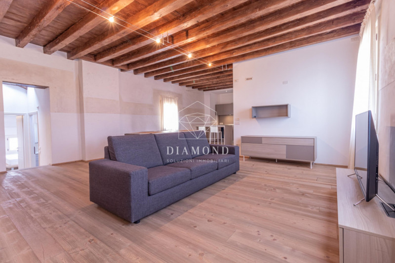 DISPONIBILE DA SUBITO.

Falzè di Trevignano: Appartamento inserito in Villa Veneta risalente al 1...