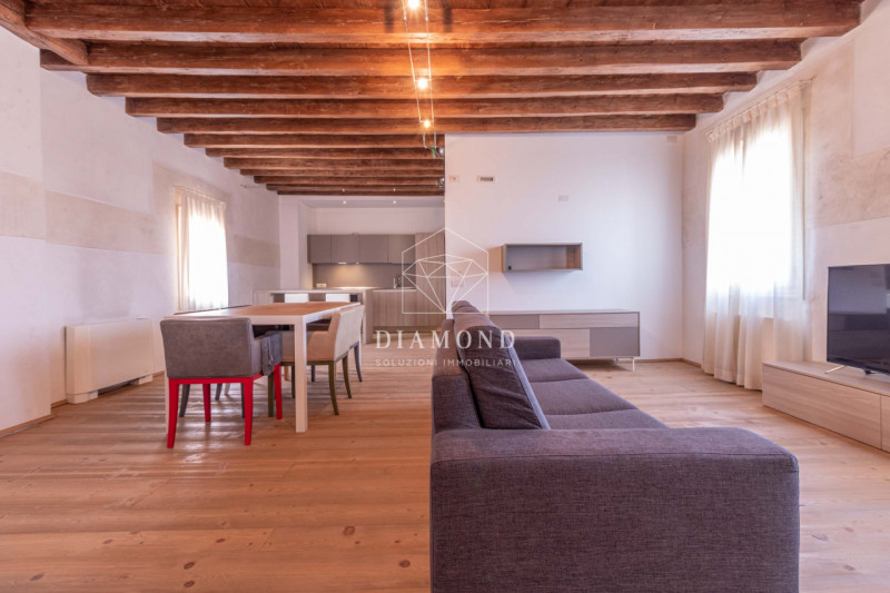 DISPONIBILE DA SUBITO.

Falzè di Trevignano: Appartamento inserito in Villa Veneta risalente al 1...