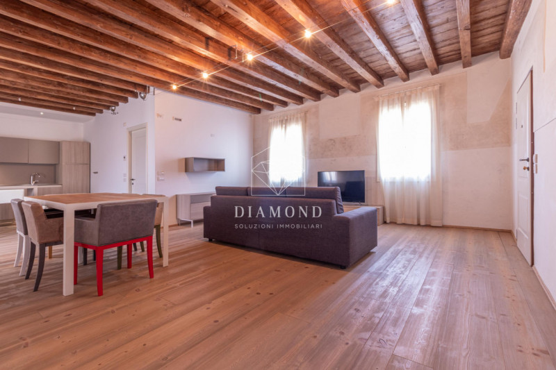 DISPONIBILE DA SUBITO.

Falzè di Trevignano: Appartamento inserito in Villa Veneta risalente al 1...