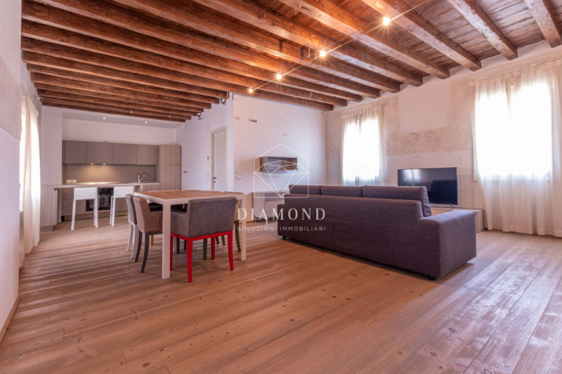 DISPONIBILE DA SUBITO.

Falzè di Trevignano: Appartamento inserito in Villa Veneta risalente al 1...