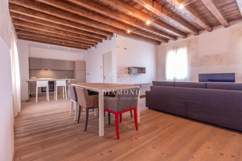 DISPONIBILE DA SUBITO.

Falzè di Trevignano: Appartamento inserito in Villa Veneta risalente al 1...