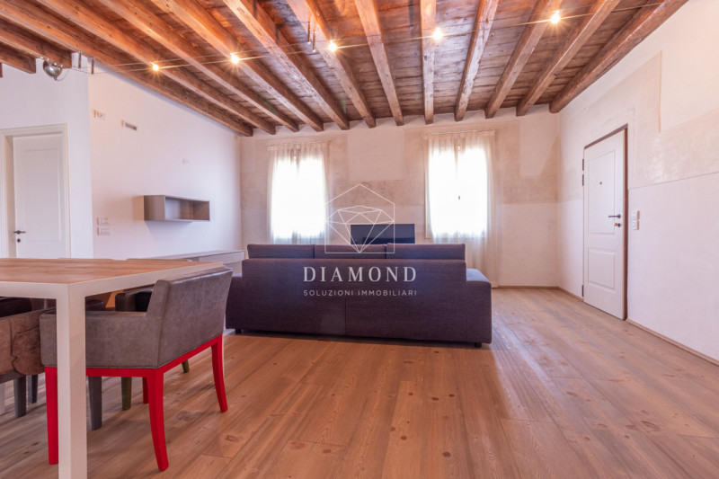 DISPONIBILE DA SUBITO.

Falzè di Trevignano: Appartamento inserito in Villa Veneta risalente al 1...