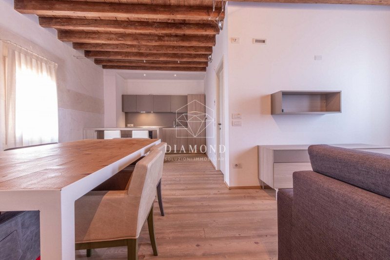 DISPONIBILE DA SUBITO.

Falzè di Trevignano: Appartamento inserito in Villa Veneta risalente al 1...