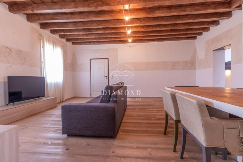 DISPONIBILE DA SUBITO.

Falzè di Trevignano: Appartamento inserito in Villa Veneta risalente al 1...