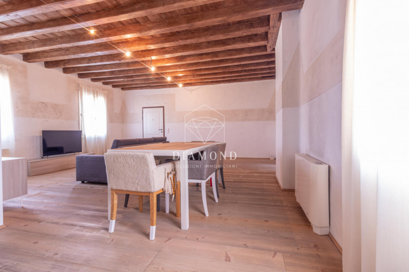 DISPONIBILE DA SUBITO.

Falzè di Trevignano: Appartamento inserito in Villa Veneta risalente al 1...