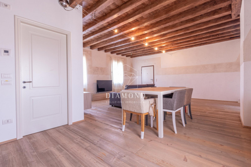 DISPONIBILE DA SUBITO.

Falzè di Trevignano: Appartamento inserito in Villa Veneta risalente al 1...