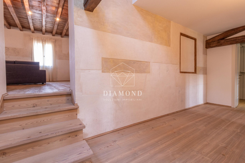 DISPONIBILE DA SUBITO.

Falzè di Trevignano: Appartamento inserito in Villa Veneta risalente al 1...