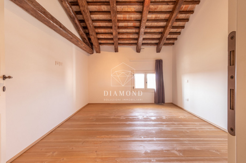 DISPONIBILE DA SUBITO.

Falzè di Trevignano: Appartamento inserito in Villa Veneta risalente al 1...