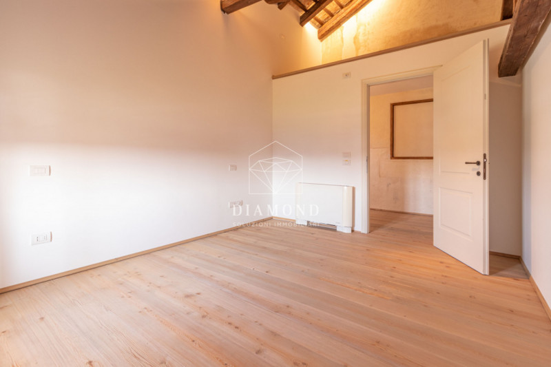 DISPONIBILE DA SUBITO.

Falzè di Trevignano: Appartamento inserito in Villa Veneta risalente al 1...