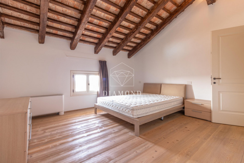 DISPONIBILE DA SUBITO.

Falzè di Trevignano: Appartamento inserito in Villa Veneta risalente al 1...