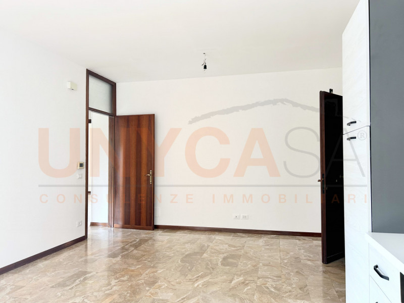 MONTEGALDA: appartamento al primo piano, composto zona giorno, da due spaziose camere matrimonial...