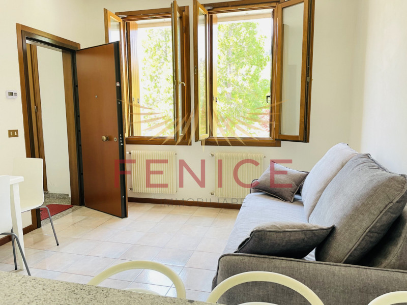 Scoprite l'opportunità unica di affittare fino a giugno 2026 un meraviglioso appartamento bilocal...