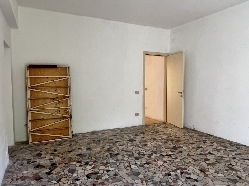 LOCALE COMMERCIALE-ARTIGIANALE A 5 MINUTI DA VICENZA EST - Rif 8288

In contesto storico dell'att...