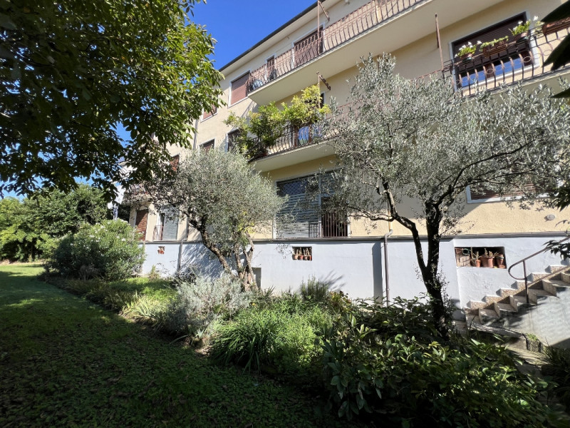 LOCALE COMMERCIALE-ARTIGIANALE A 5 MINUTI DA VICENZA EST - Rif 8288
A pochi minuti da Vicenza Est...