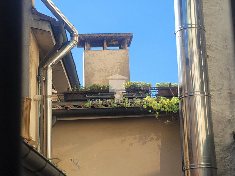 VICENZA IN UNA DELLE PIAZZE PIÙ BELLE E  RINOMATE DELLA CITTÀ proponiamo in vendita un bicamere a...