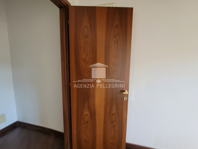 VICENZA IN UNA DELLE PIAZZE PIÙ BELLE E  RINOMATE DELLA CITTÀ proponiamo in vendita un bicamere a...