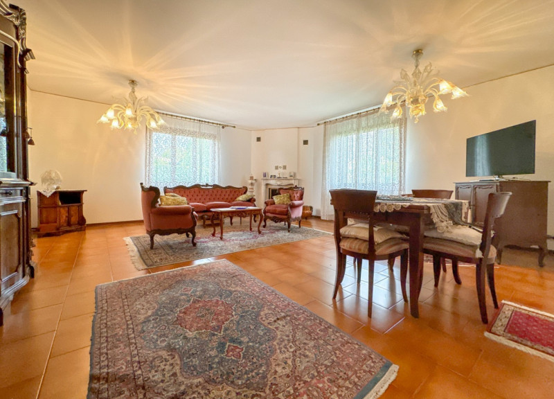 STRA' CENTRO, In una delle zone residenziali più esclusive di Stra, proponiamo in vendita un'affa...