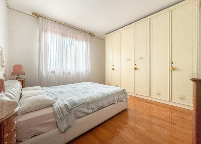 STRA' CENTRO, In una delle zone residenziali più esclusive di Stra, proponiamo in vendita un'affa...