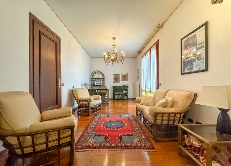 STRA' CENTRO, In una delle zone residenziali più esclusive di Stra, proponiamo in vendita un'affa...