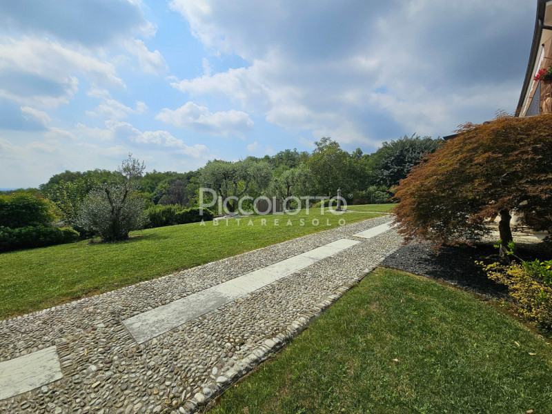 Rif. V5357 - Cornuda, splendida villa panoramica in vendita immersa nel verde dei Colli Asolani, ...