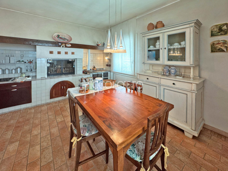 Rif. V5357 - Cornuda, splendida villa panoramica in vendita immersa nel verde dei Colli Asolani, ...