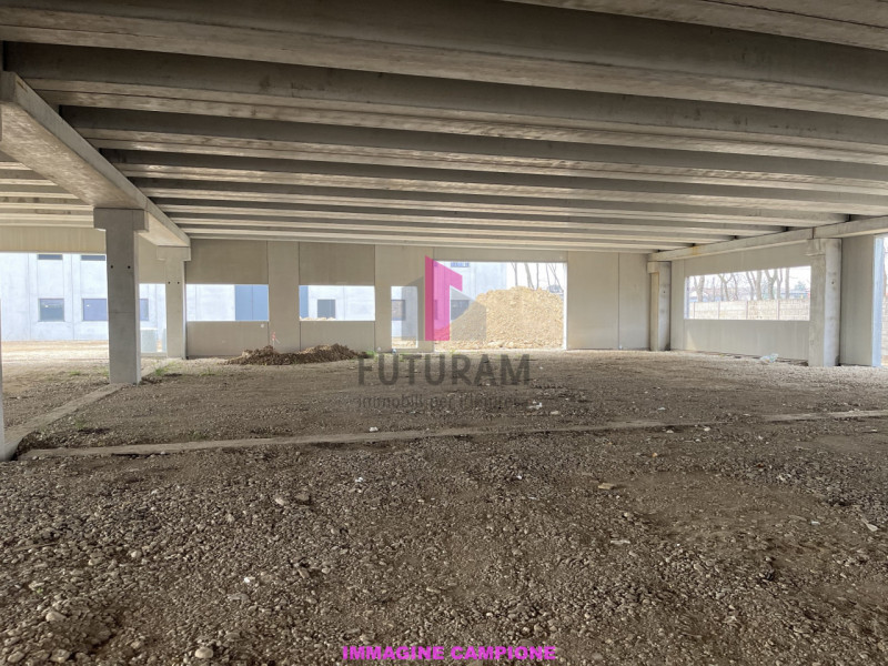 PIAZZOLA SUL BRENTA (PD) - rif.634MIC - Per info 3473209826 - In zona industriale sarà disponibil...