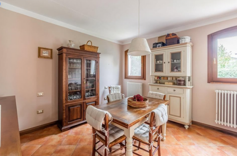 A VIGODARZERE VENDESI CASALE tipico veneto di inizio 900 di circa 380 mq con un giardino circosta...